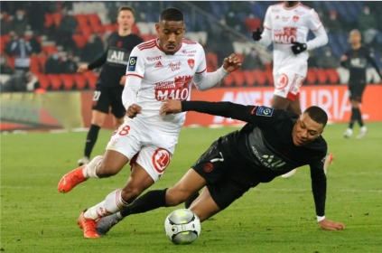 正在中国男篮赛